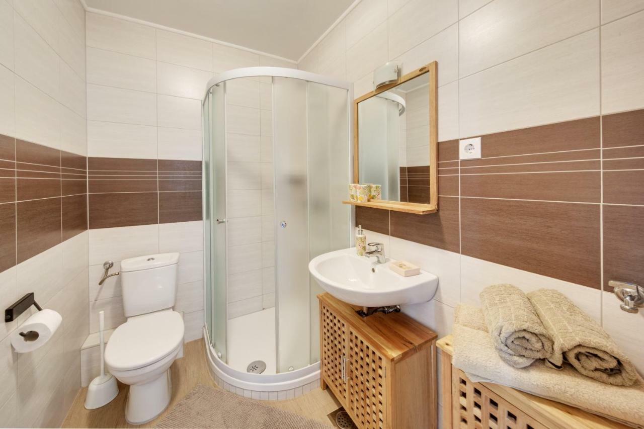 Figa Apartman Benko Milatic Jelsa  Buitenkant foto