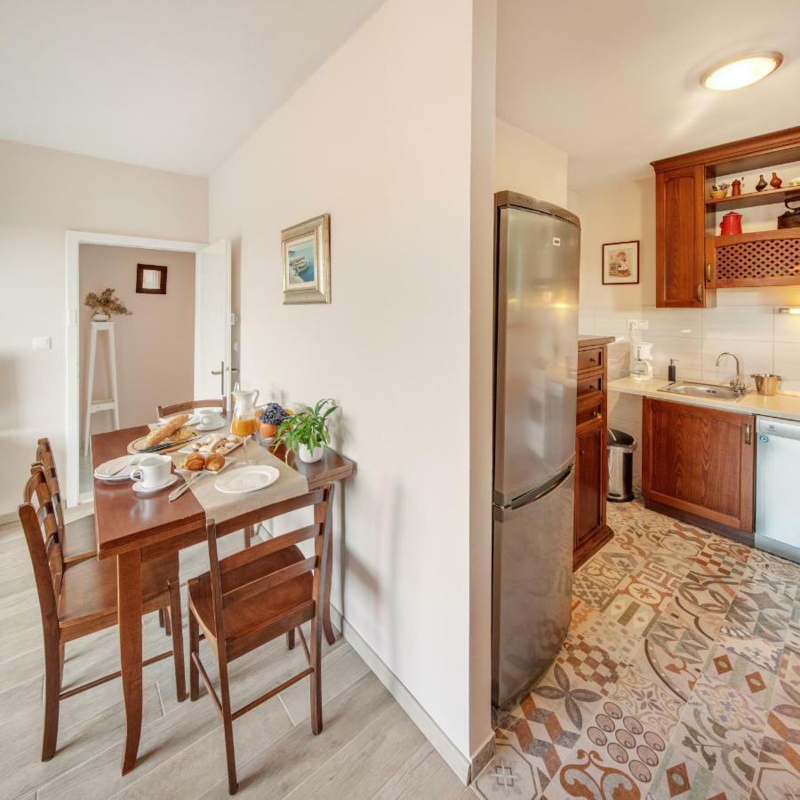 Figa Apartman Benko Milatic Jelsa  Buitenkant foto