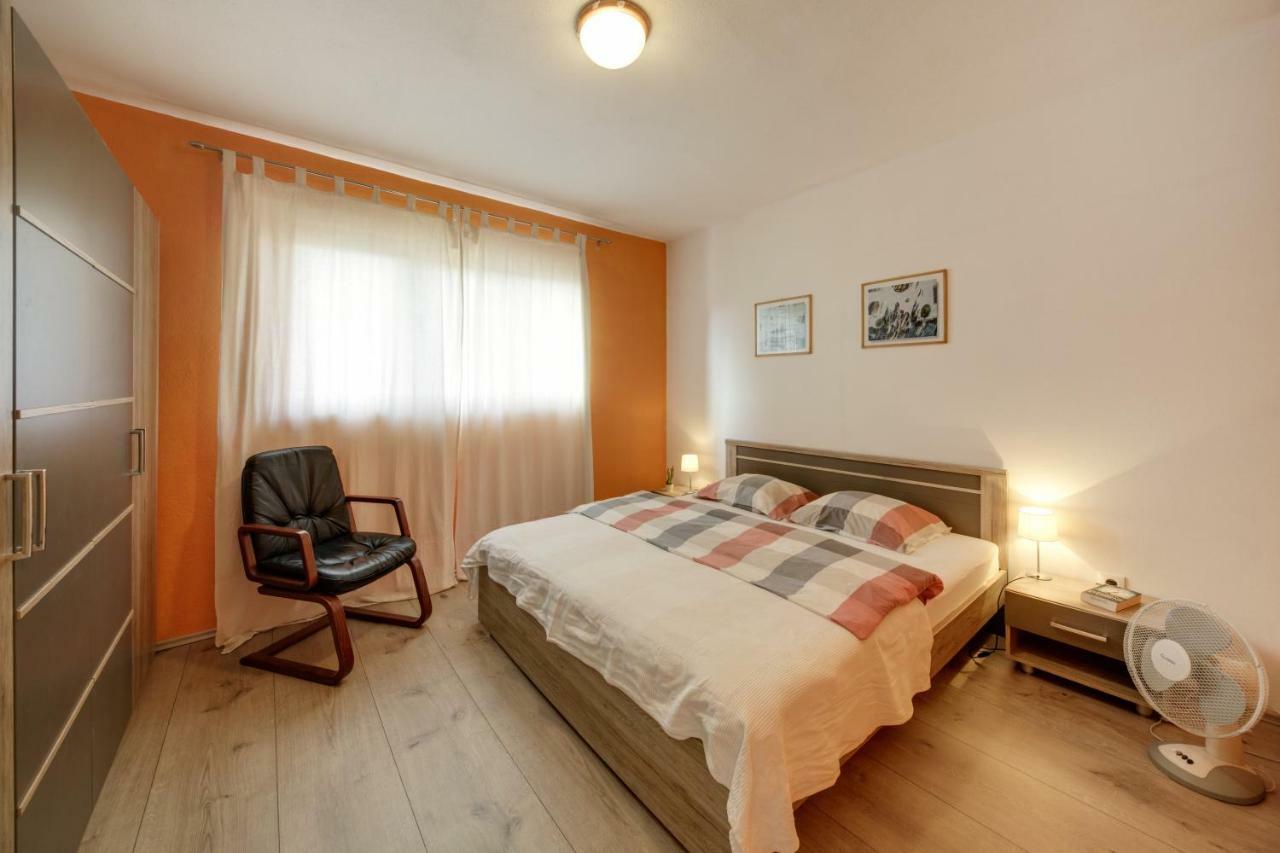Figa Apartman Benko Milatic Jelsa  Buitenkant foto