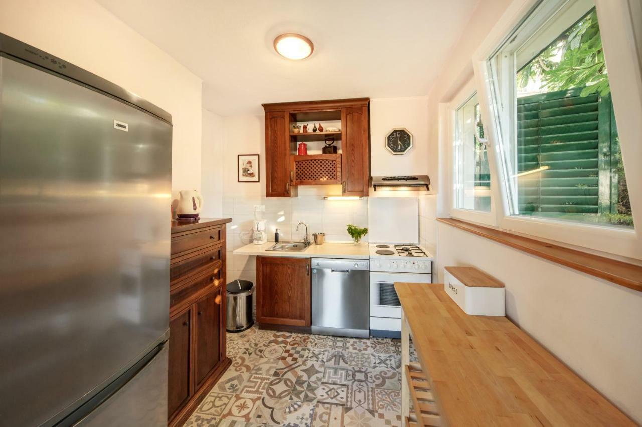 Figa Apartman Benko Milatic Jelsa  Buitenkant foto