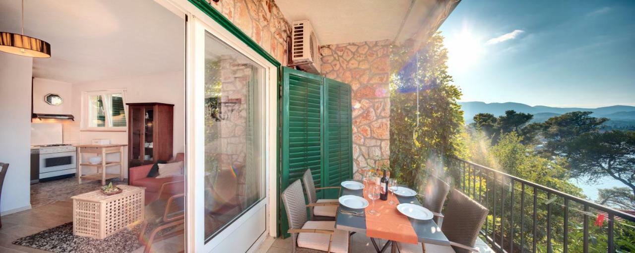 Figa Apartman Benko Milatic Jelsa  Buitenkant foto