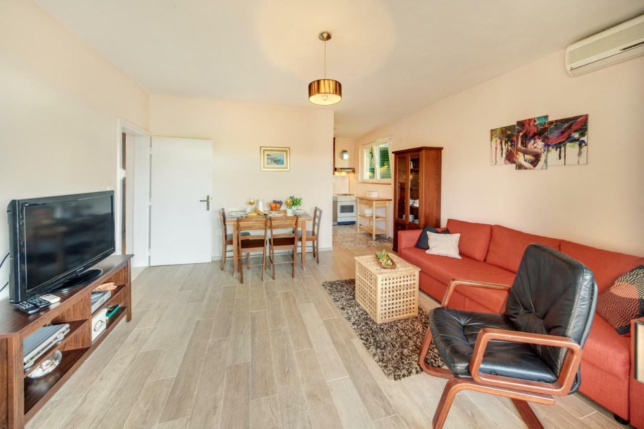 Figa Apartman Benko Milatic Jelsa  Buitenkant foto